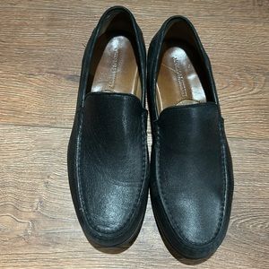 Men’s Johnston & Murphy sheepskin leather loafers.  Size 8 1/2. Great condition.